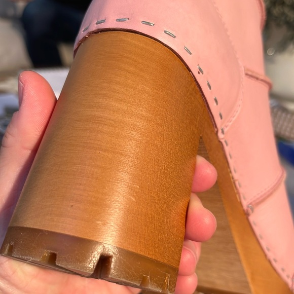 Swedish Hasbeens NWT Rough Stitched Mid Calf Clog Boot Pale Pink LOVE 🌸 - Picture 11 of 13